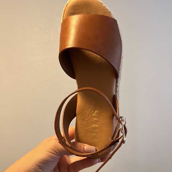 Sandals - Picture 2 of 5